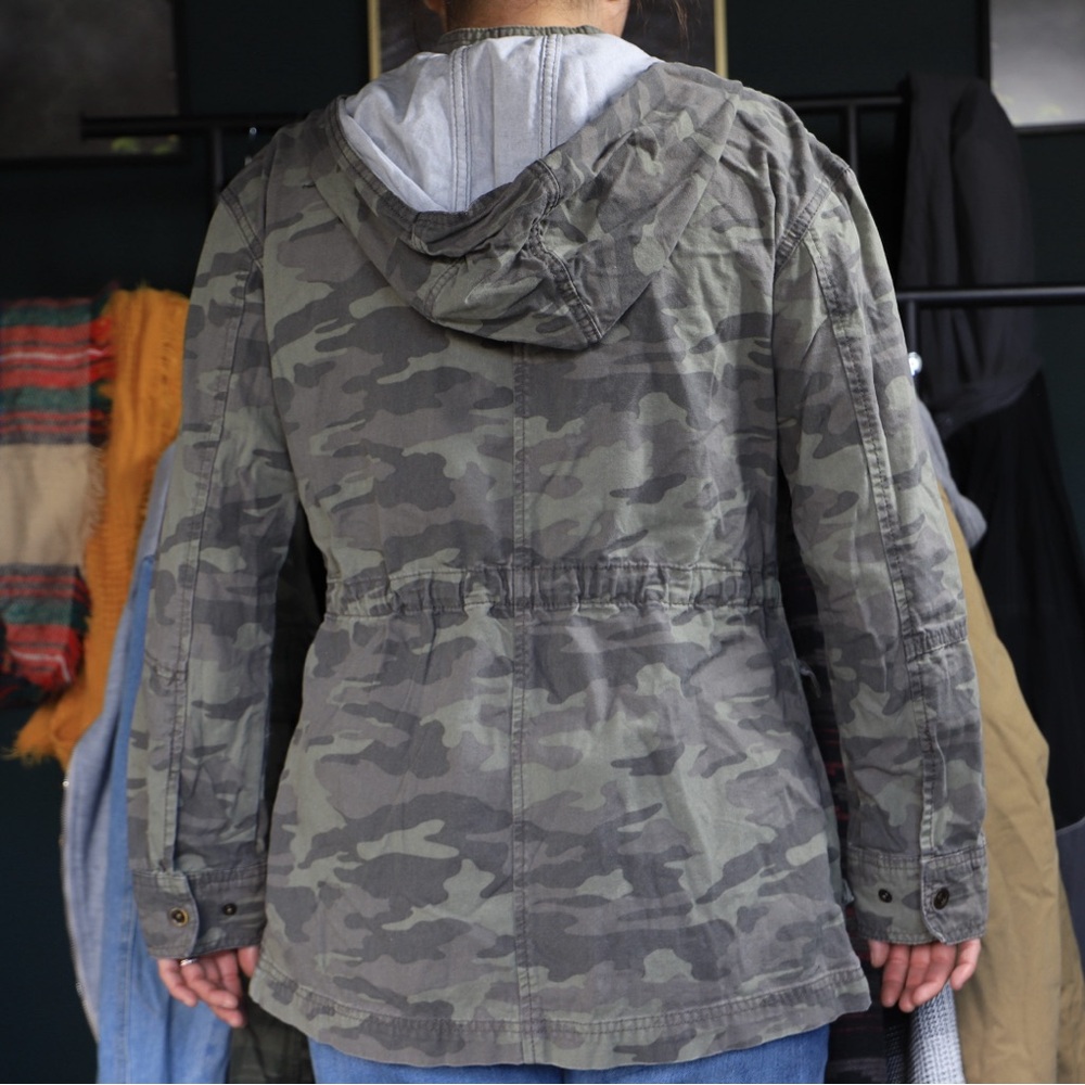 Universal Thread Camouflage Cinched Jacket - image 3
